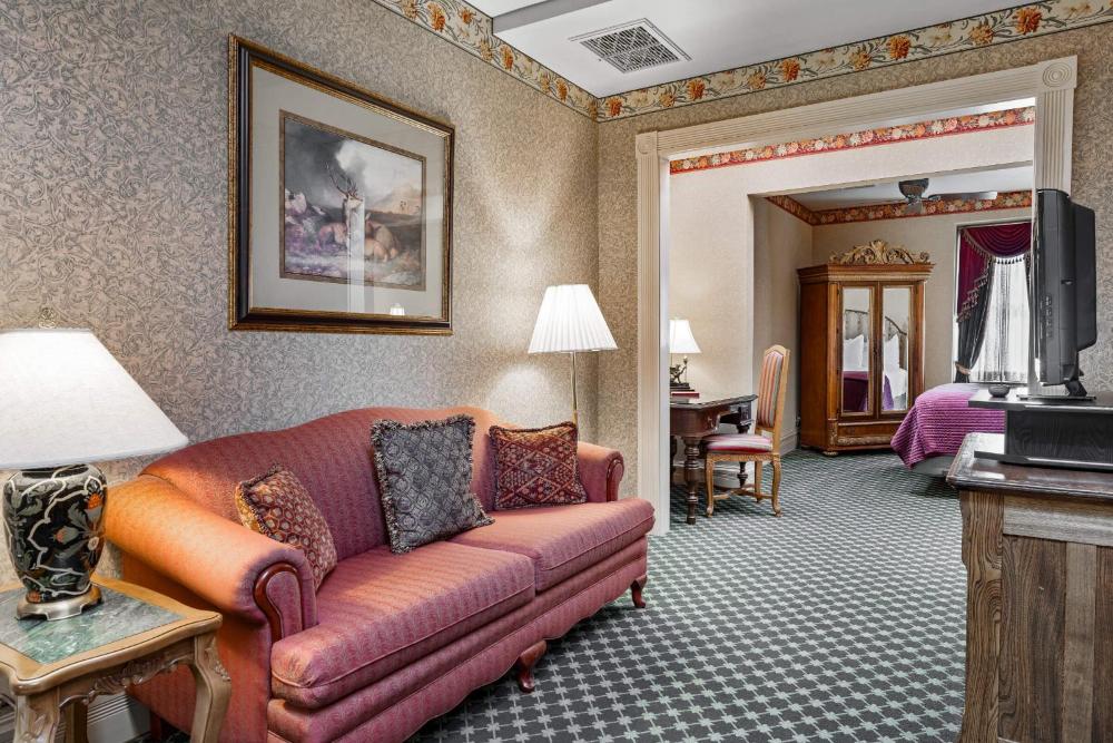 Superior King Suite interior